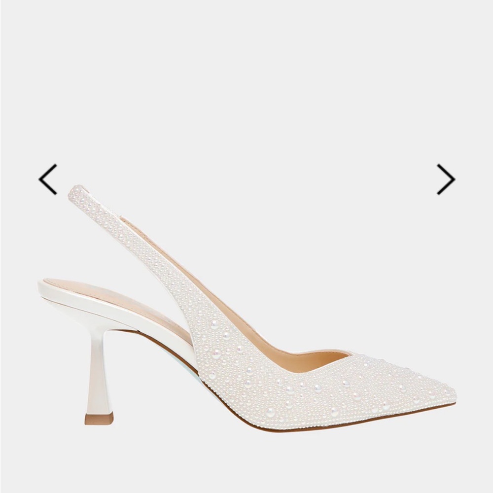 CLARK HEELS IVORY
Elegant White Slingback Heels with Pearls